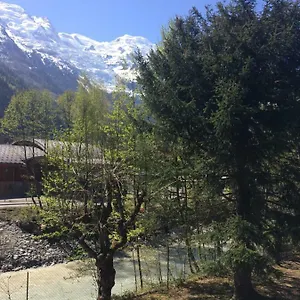https://studio-lumineux-avec-vue-sur-le-massif-du-mont-blanc.hotels-rhonealpes.com